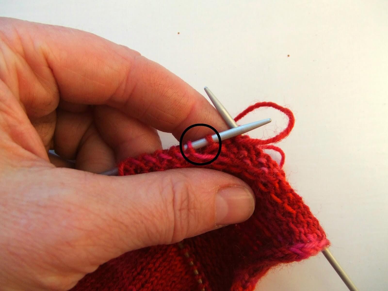 Knit in the Round on Circular Needles - PurlsAndPixels