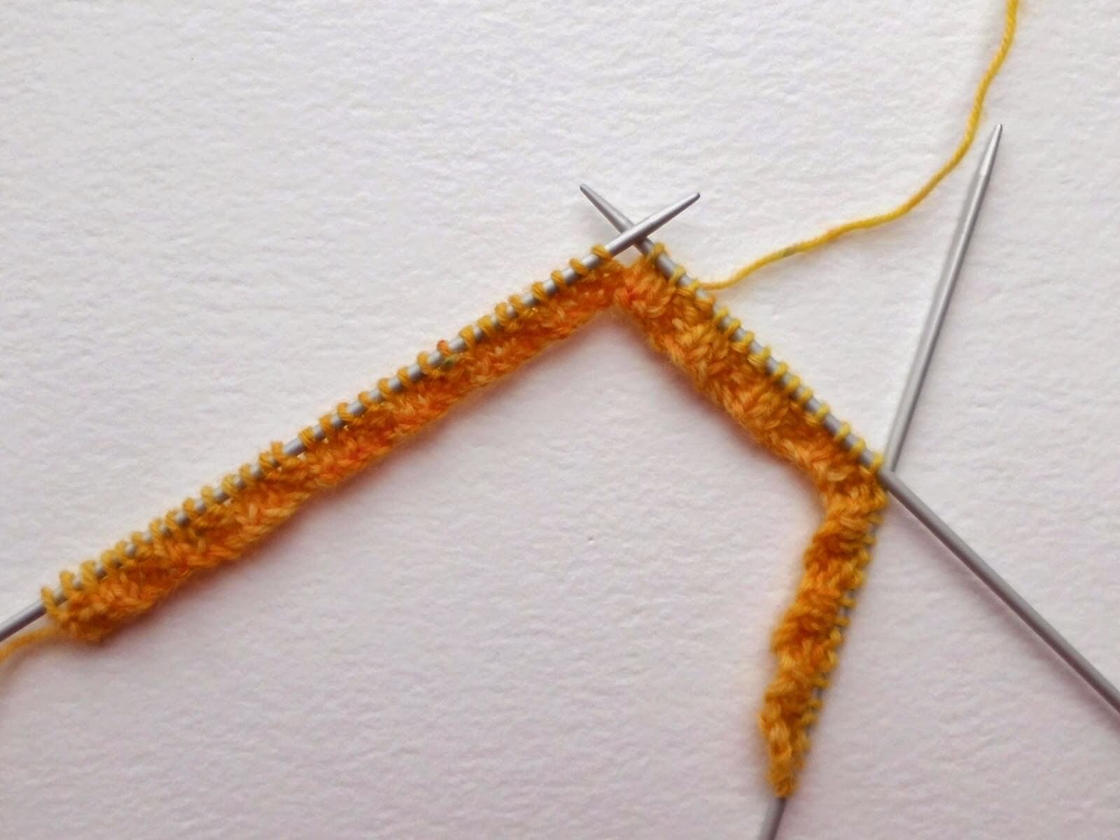 Beginner sock knitting - Winwick Mum Sockalong - joining into the round on DPNs