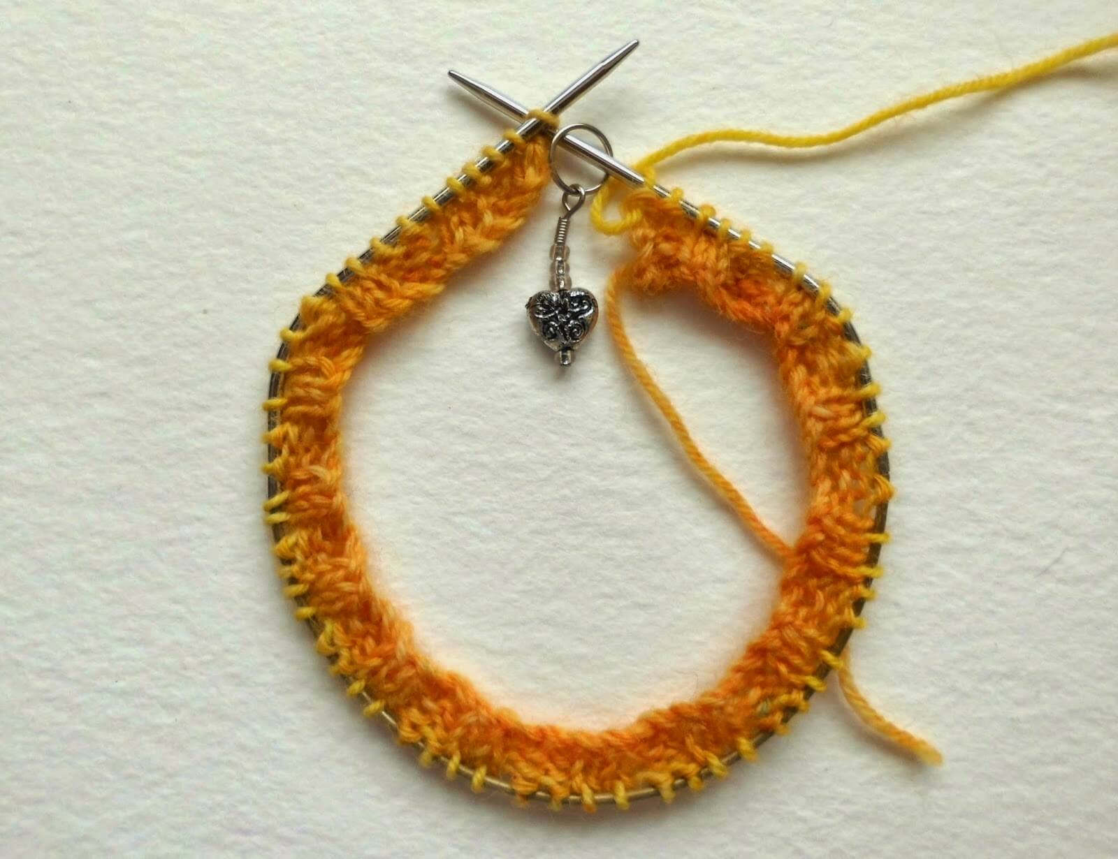 Beginner sock knitting - Winwick Mum Sockalong - joining into the round