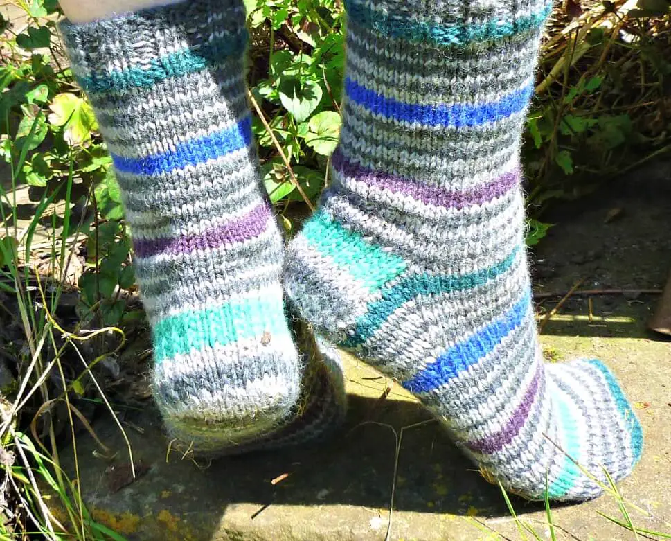 Basic 8ply (DK) boot socks - free pattern and tutorial – Winwick Mum