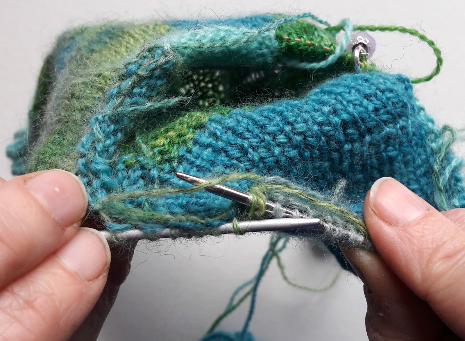 Winwick Mum patchwork socks - anchoring yarn floats