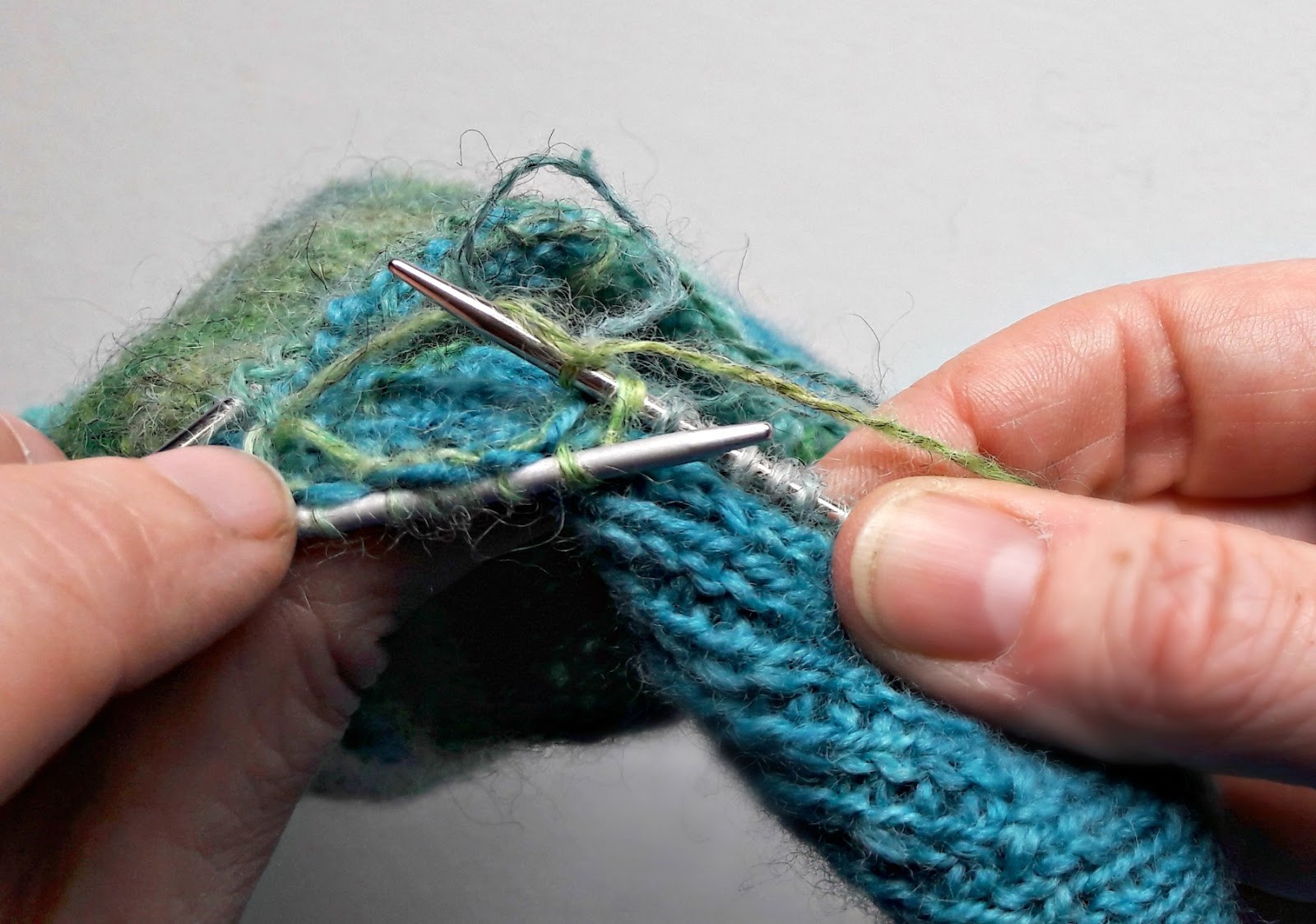 Winwick Mum patchwork socks - anchoring yarn floats