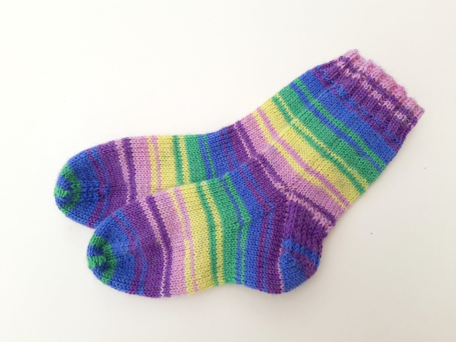 Free Cuff-Down Sock Knitting Patterns Using the Magic Loop