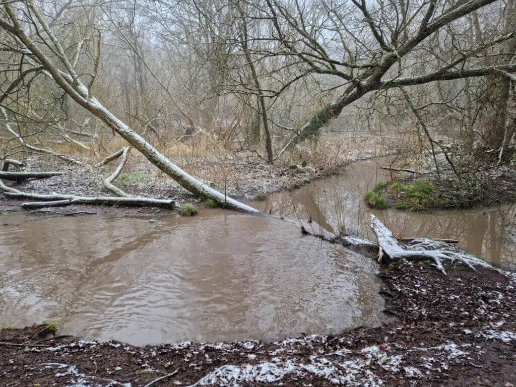 Water flowing between two pools